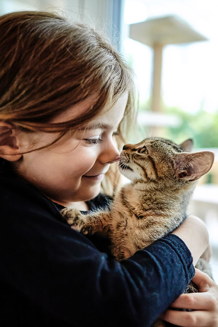 M&auml;dchen mit Katze
