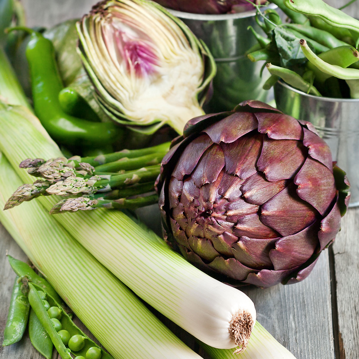 Porree, Artischoken und grüner Spargel