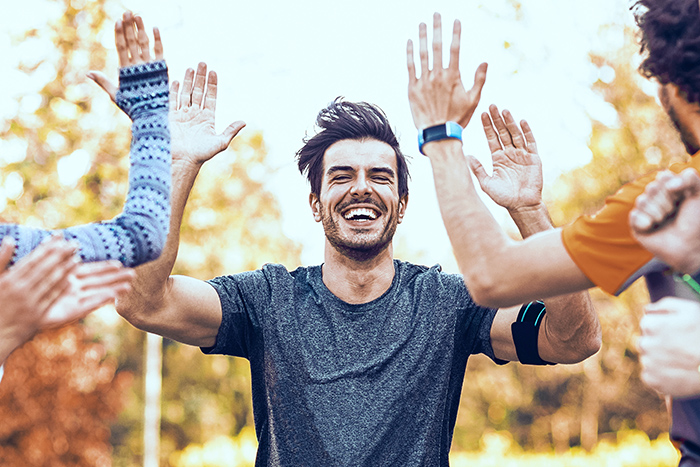 L&auml;ufer rennt ins Ziel
